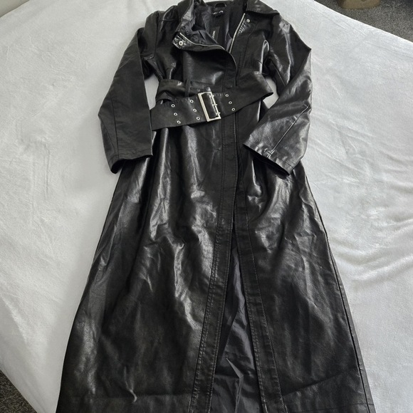 PrettyLittleThing Women's Long Faux Leather Textured Black Trench Coat 14 - Picture 15 of 16